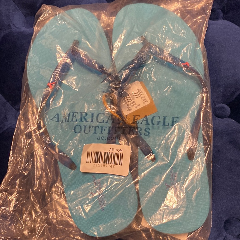 NWT American Eagle women’s flip flops size M in sealed unopened bag AE logo
